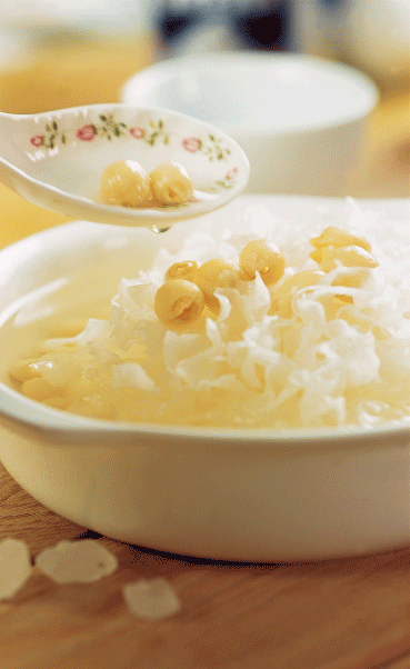 White Fungus Lotus Seed Soup